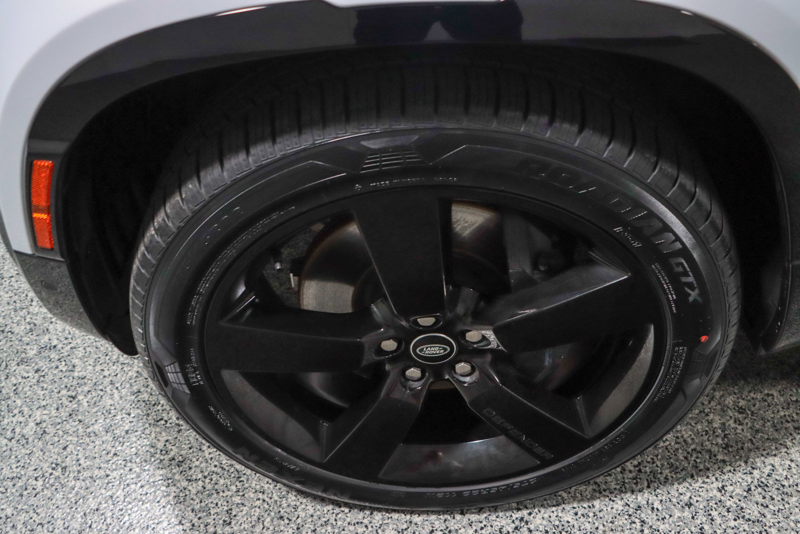 Used 2023 Land Rover Defender 130 X-Dynamic SE image 11