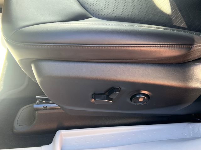 Used 2023 Chrysler Pacifica Touring-L image 26