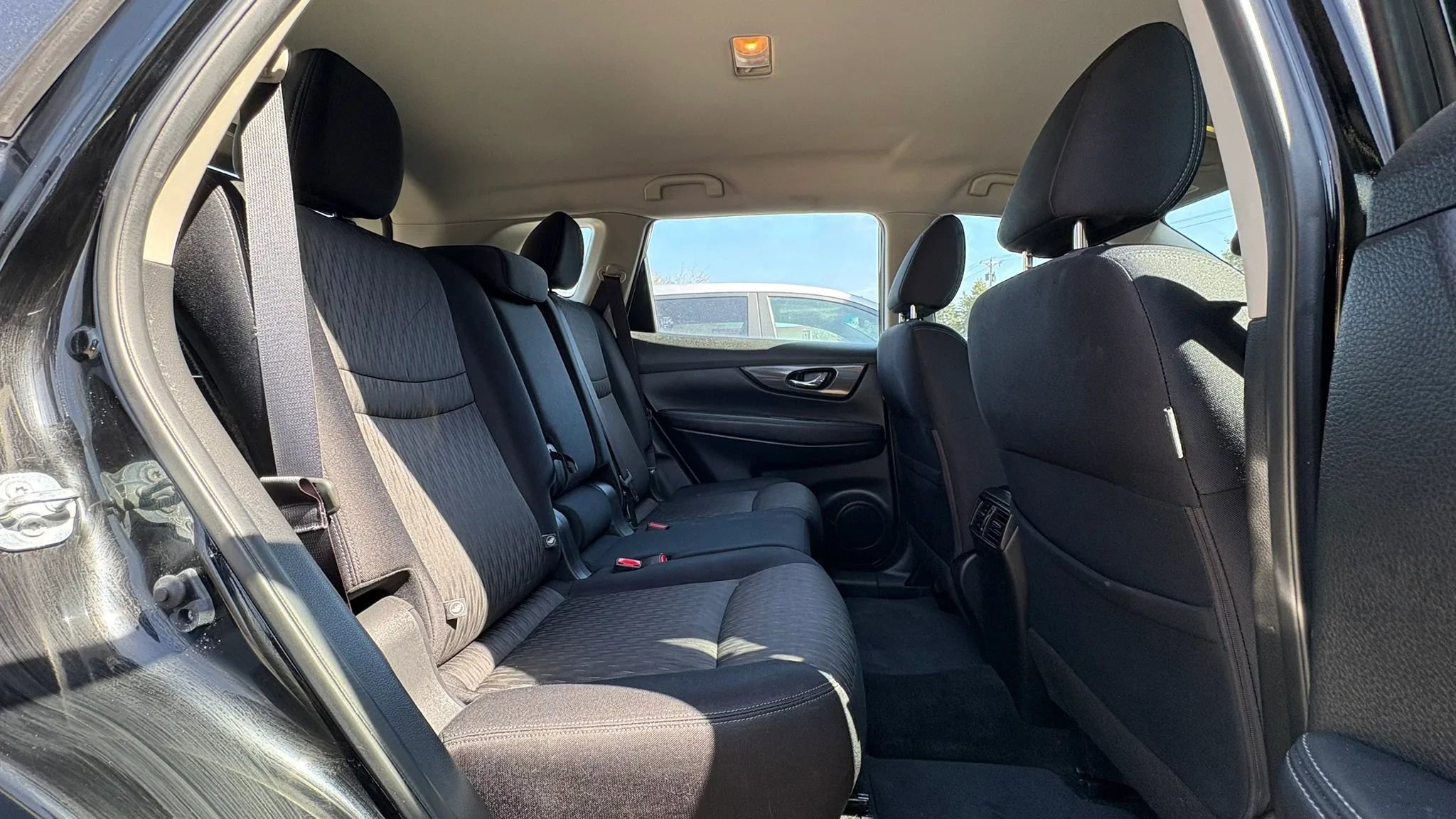 Used 2017 Nissan Rogue S image 29