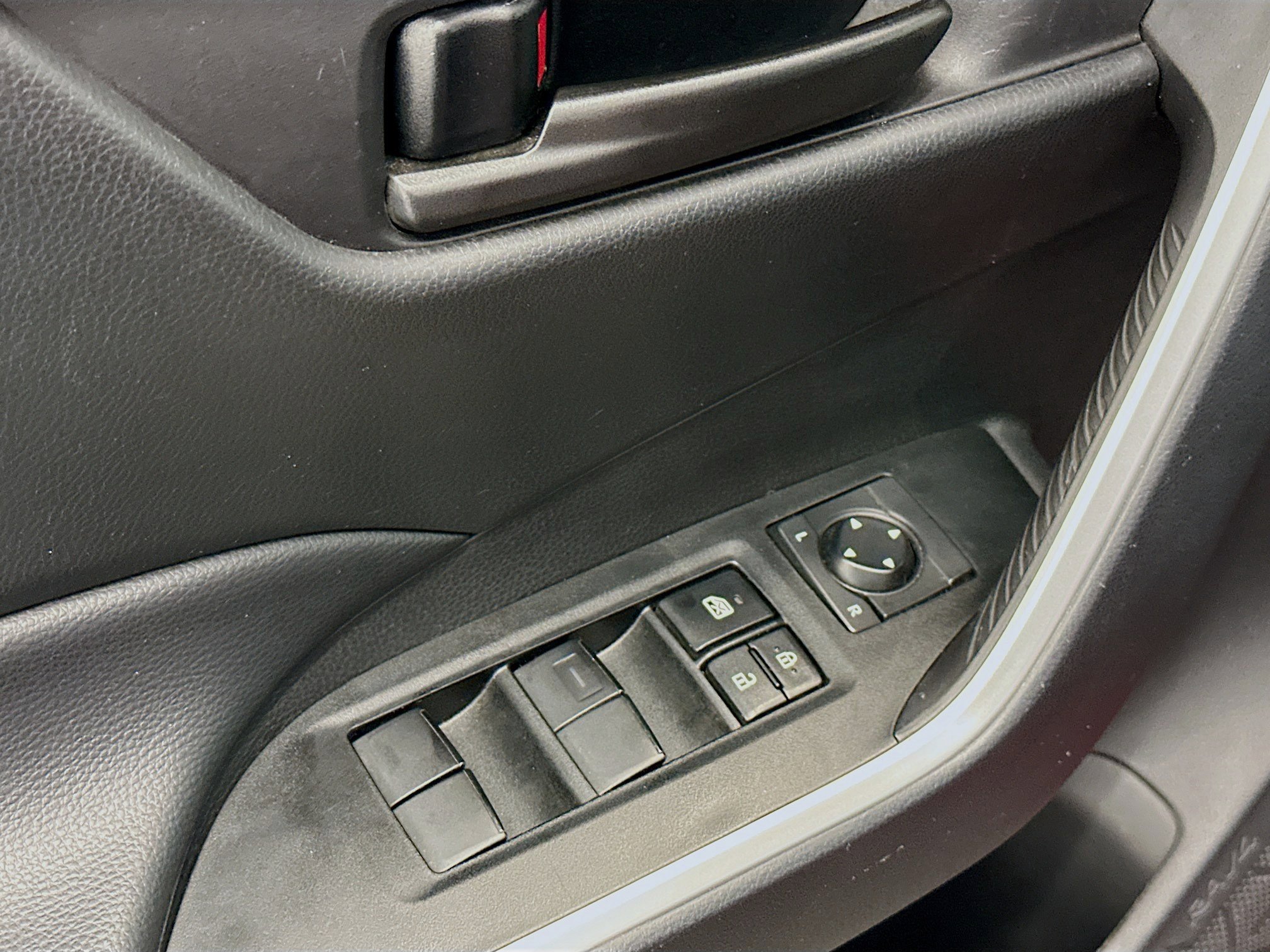 Used 2024 Toyota RAV4 LE image 15