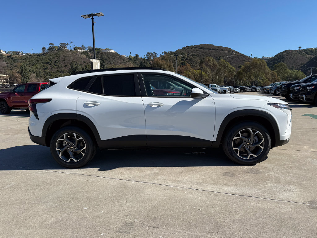 New 2026 Chevrolet Trax LT w/ Sunroof Package FWD image 5