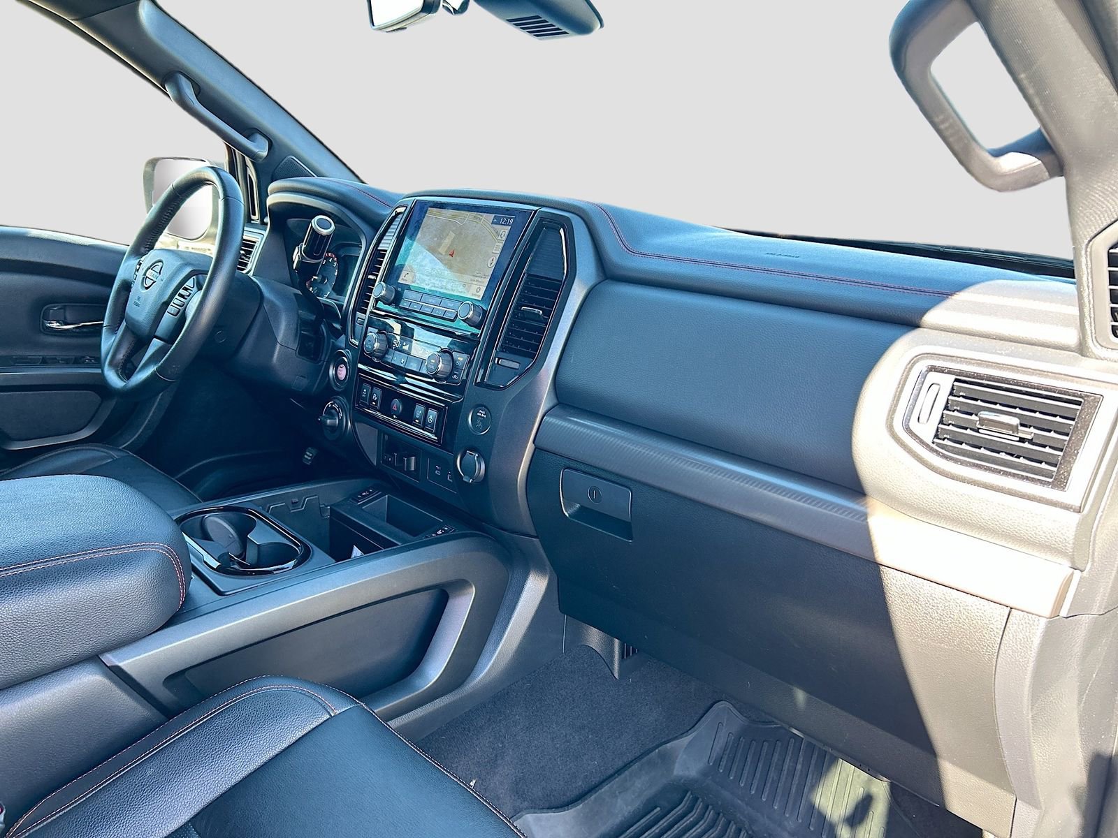 Used 2023 Nissan Titan PRO-4X w/ Pro-4x Convenience Package AWD/4WD image 30
