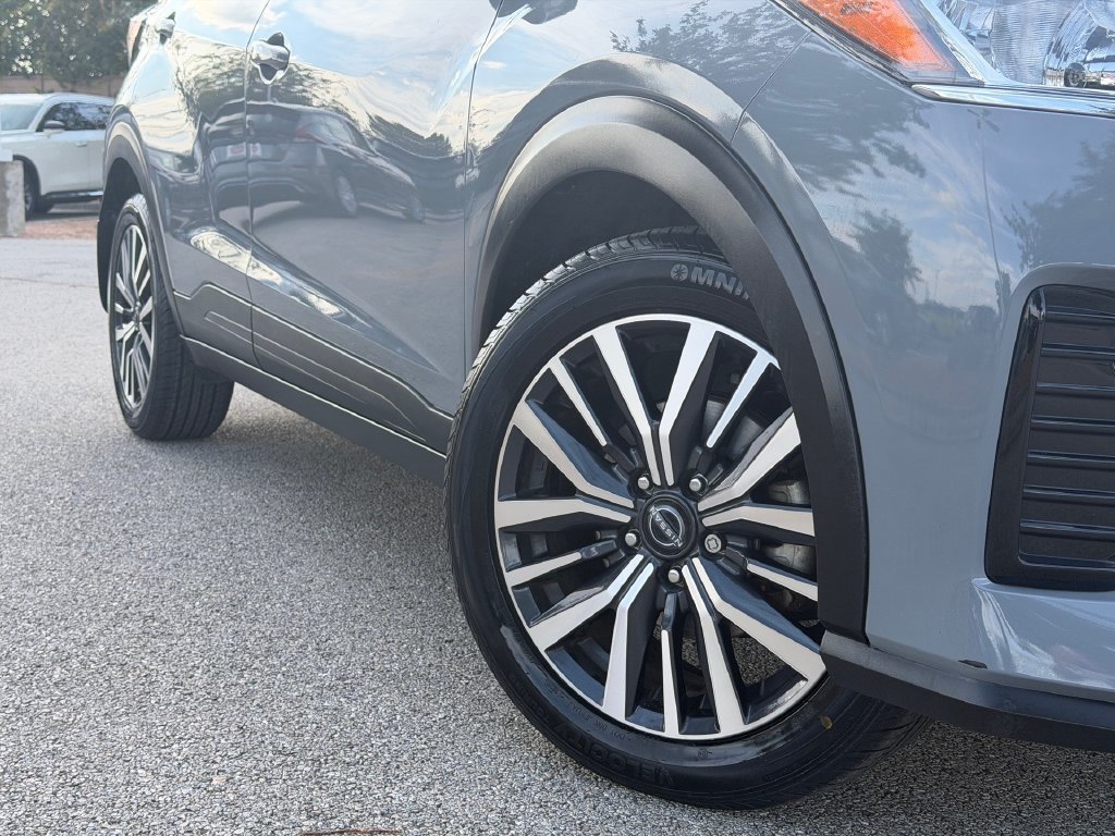 Used 2023 Nissan Kicks SV FWD image 2