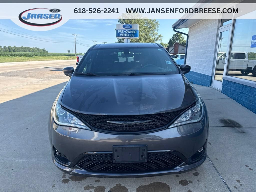 Used 2019 Chrysler Pacifica Touring Plus w/ S Appearance Package FWD image 2