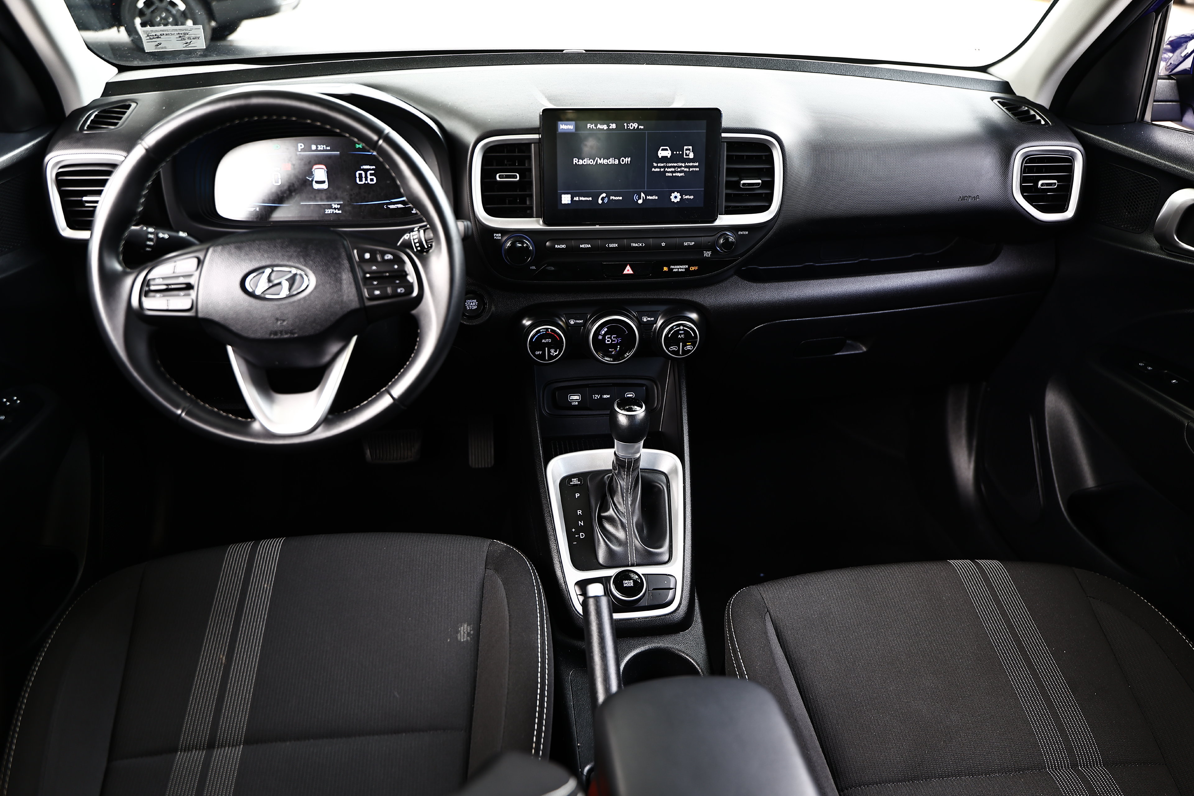 Used 2025 Hyundai Venue SEL FWD image 26