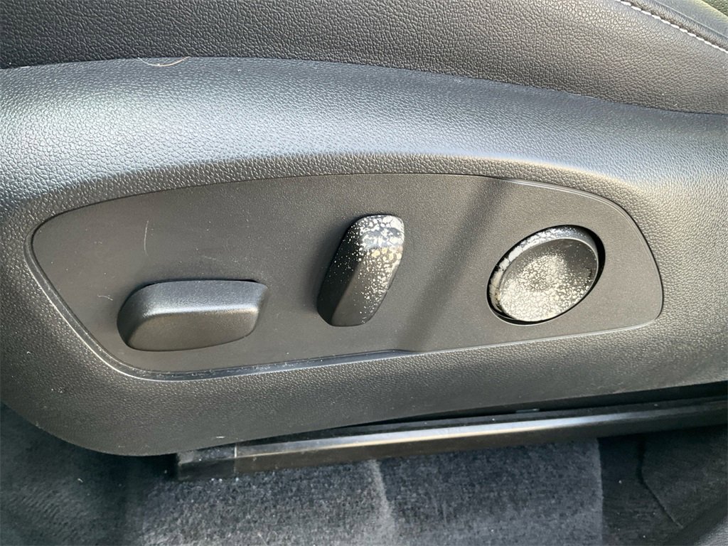 Used 2025 Chevrolet Traverse LT image 28