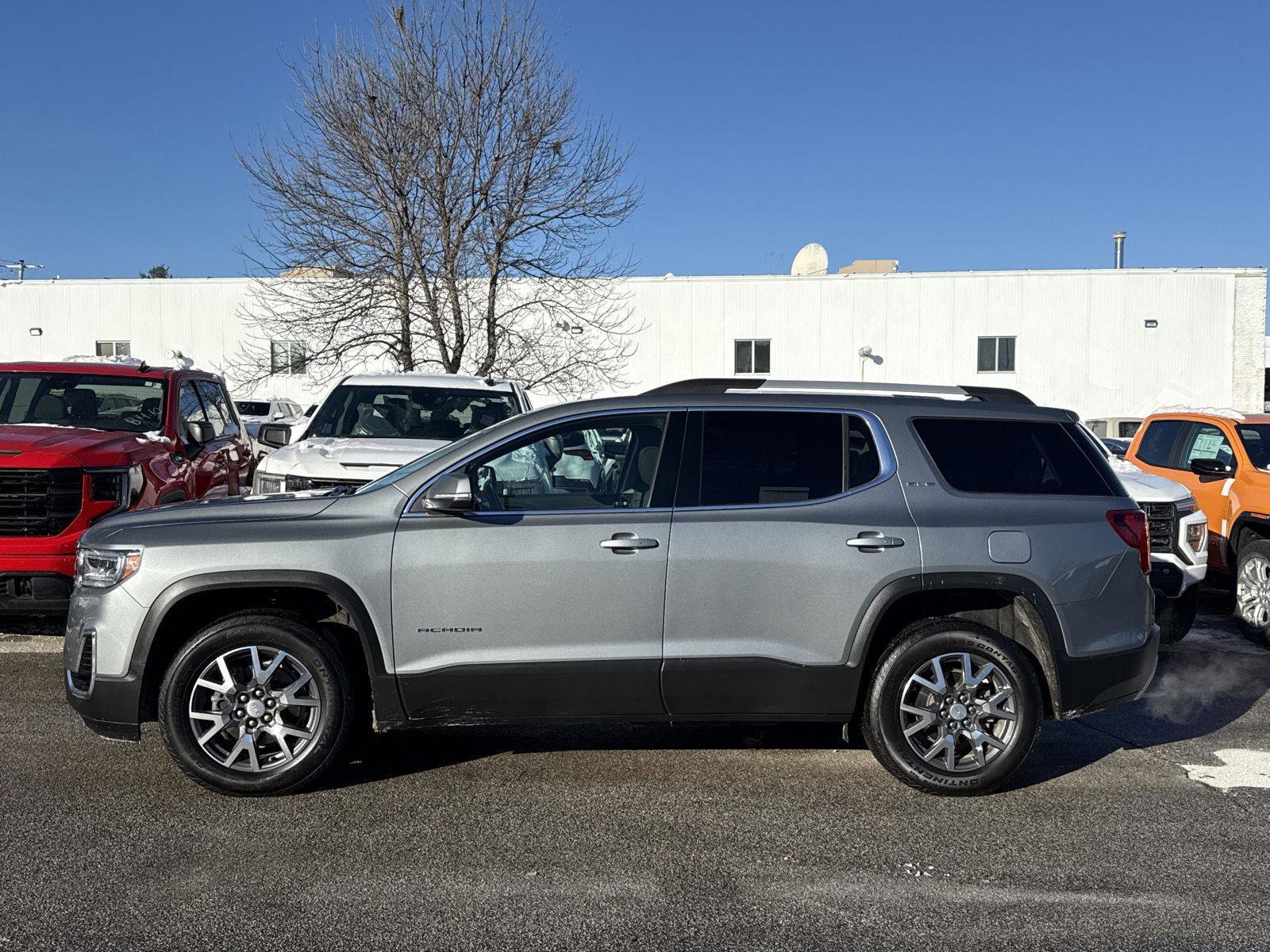 Used 2023 GMC Acadia SLE w/ Driver Convenience Package image 5