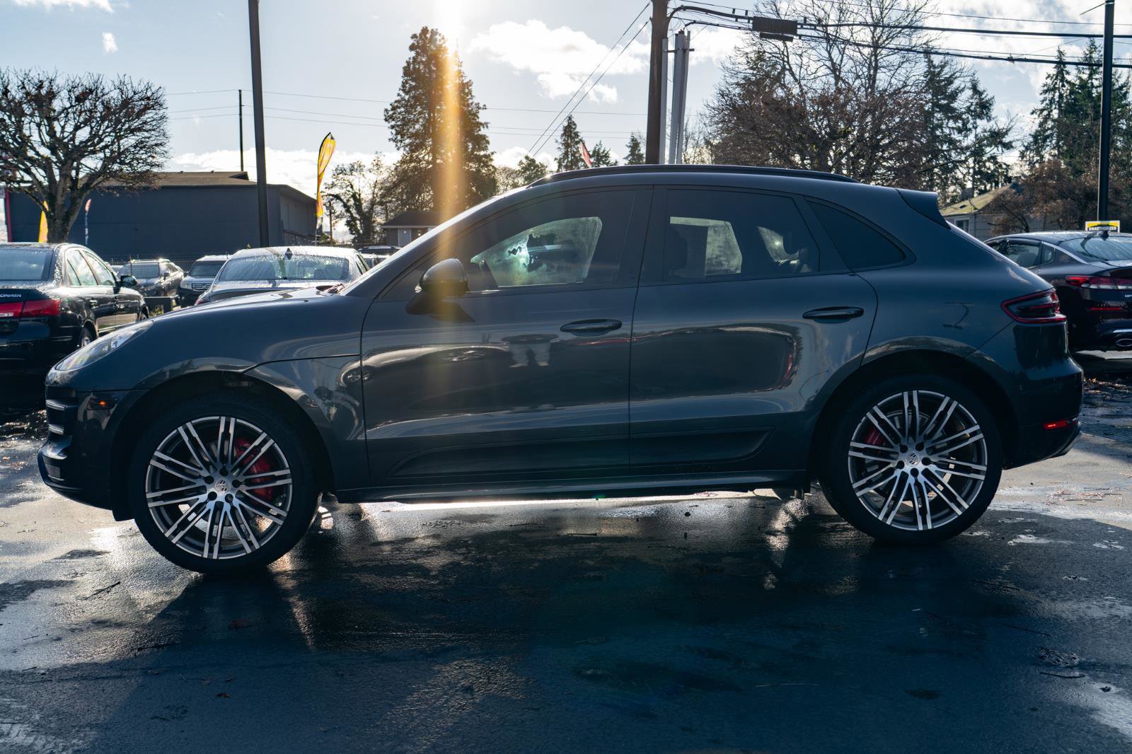 Used 2018 Porsche Macan Turbo AWD/4WD image 14