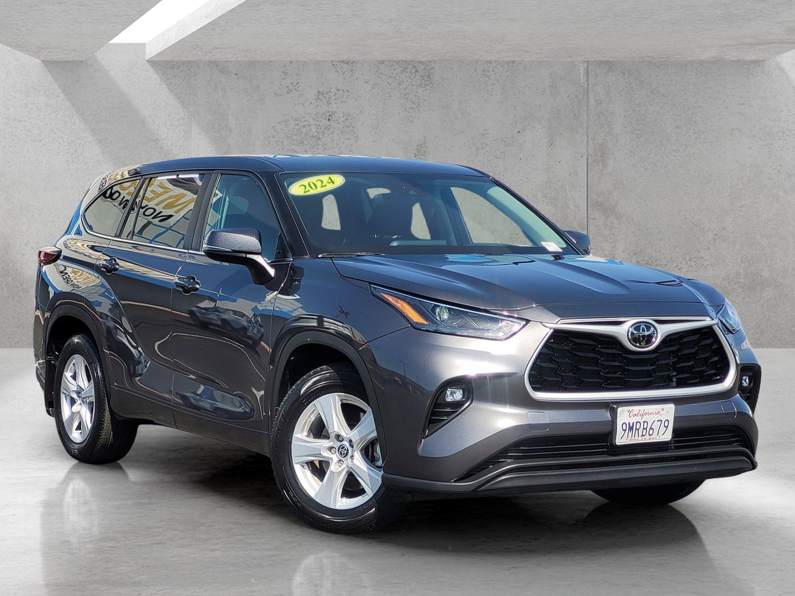 Used 2024 Toyota Highlander LE