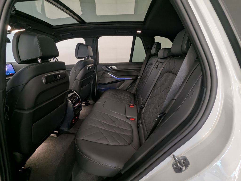 Used 2025 BMW X5 xDrive40i AWD/4WD image 14