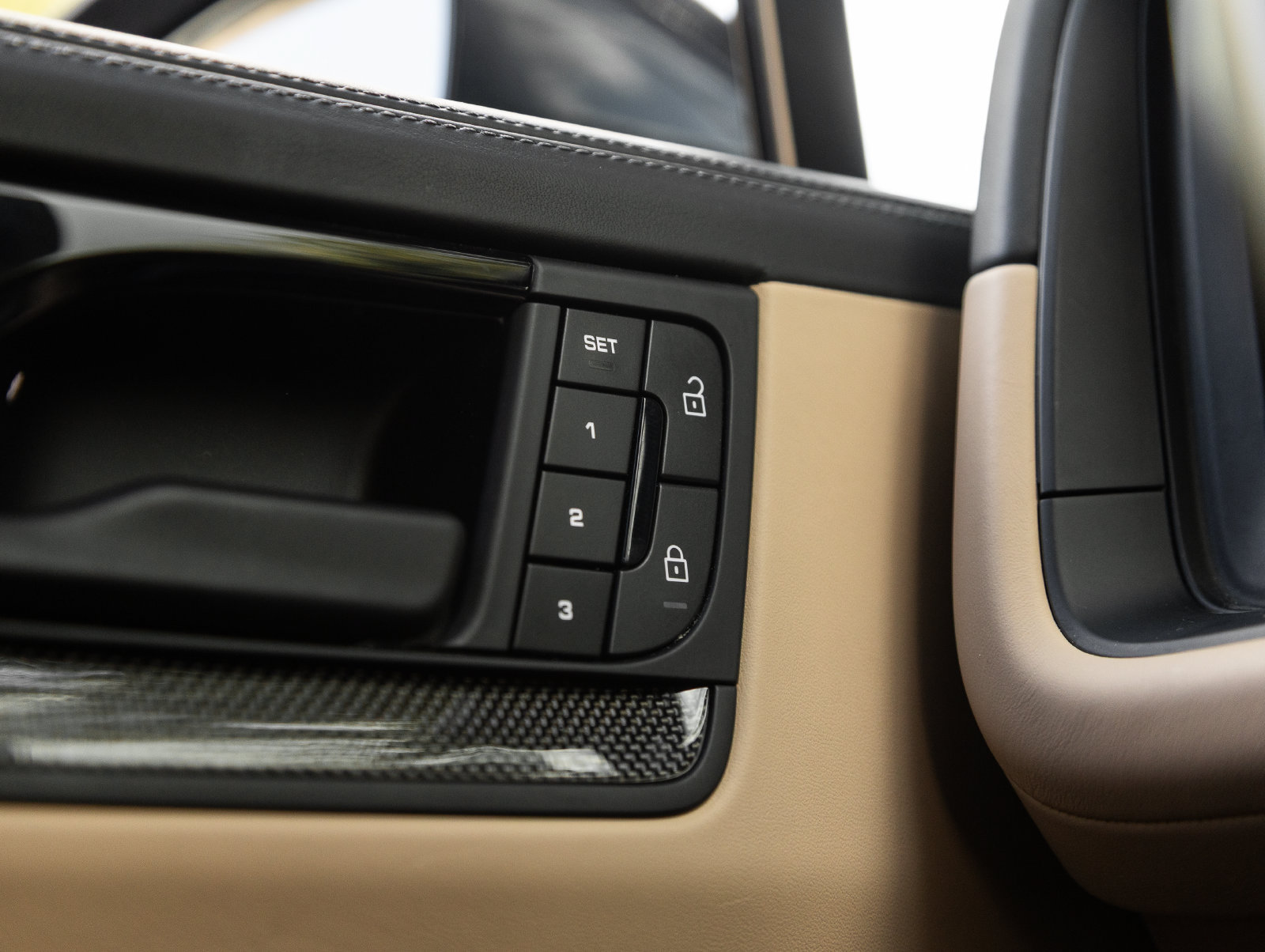 Certified 2025 Porsche Cayenne GTS AWD/4WD image 19