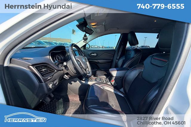 Used 2019 Jeep Cherokee Trailhawk AWD/4WD image 22