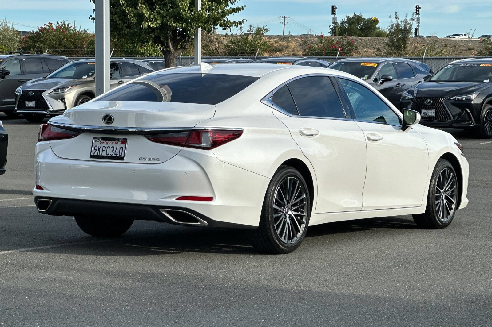 Used 2024 Lexus ES 350 w/ Premium Package FWD image 4