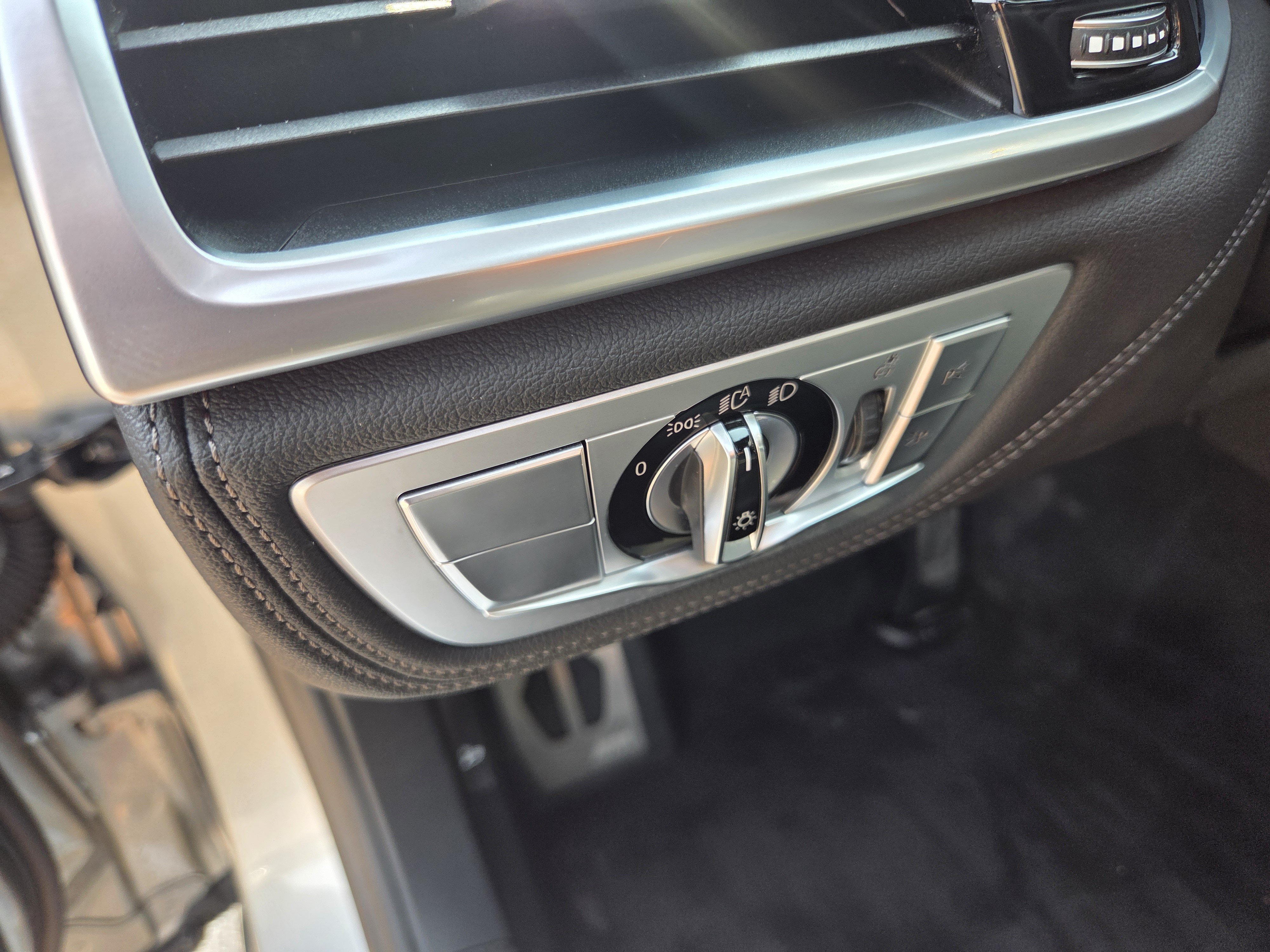 Used 2022 BMW 750i xDrive w/ M Sport Package AWD/4WD image 12