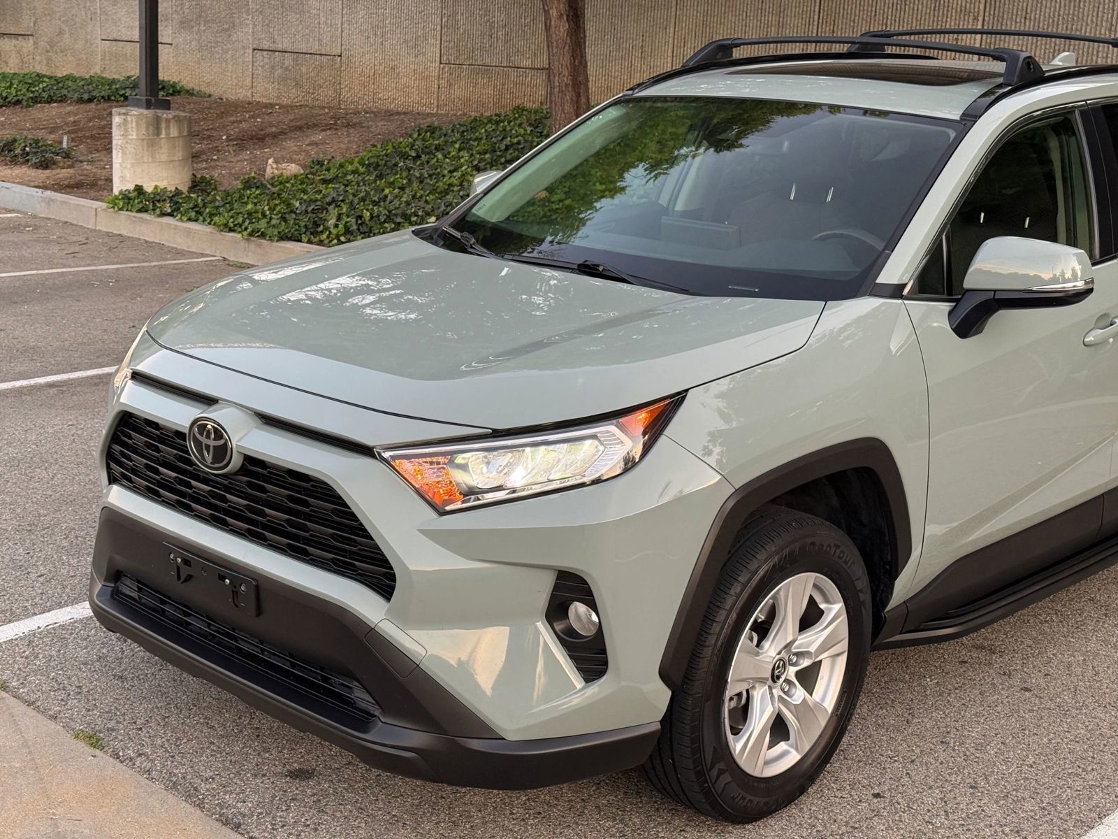 Used 2019 Toyota RAV4 XLE w/ Convenience Package FWD image 8