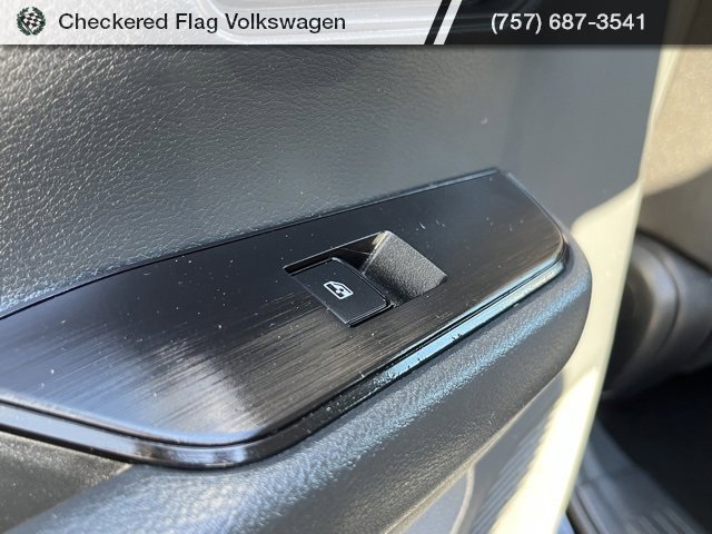 Used 2025 Nissan Kicks S image 25