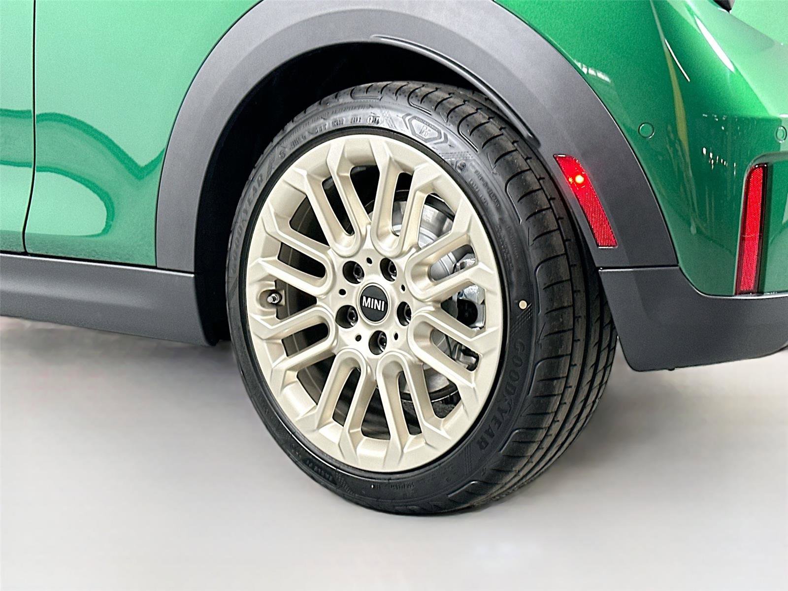 Used 2025 MINI Cooper S FWD image 28