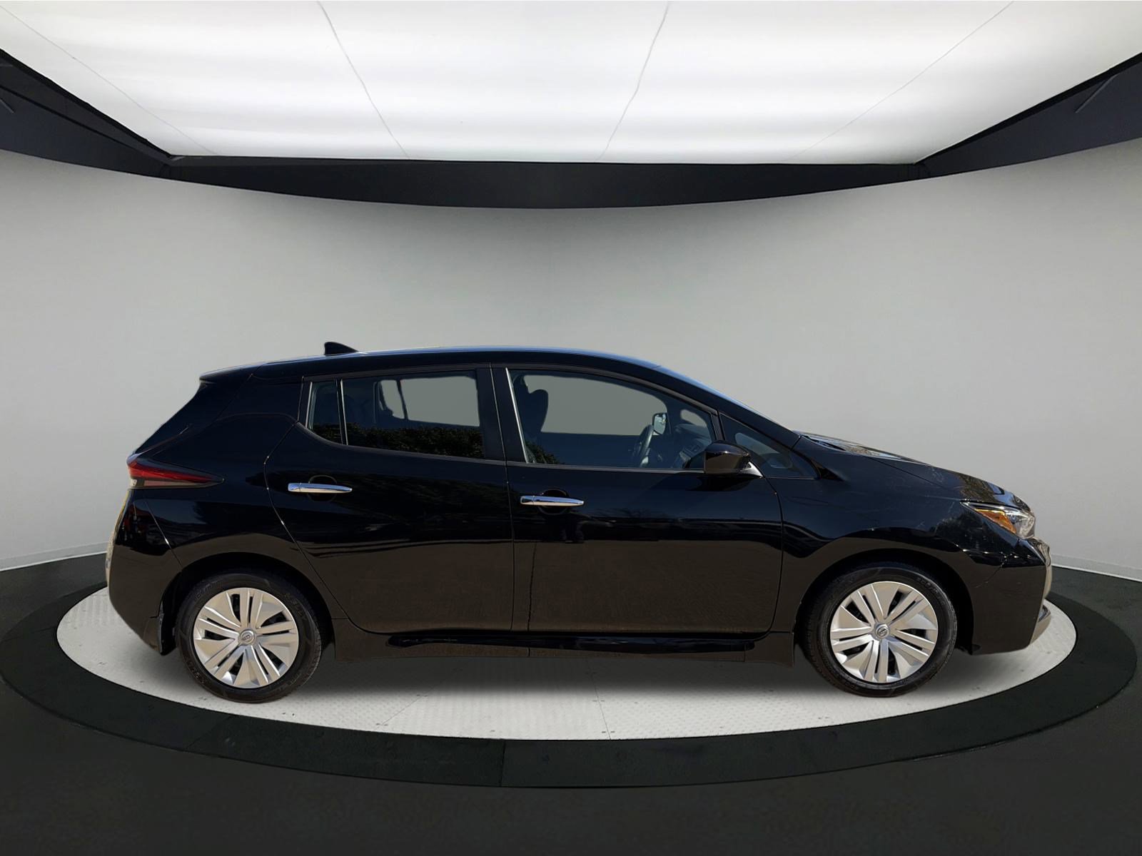 Used 2023 Nissan Leaf S image 3