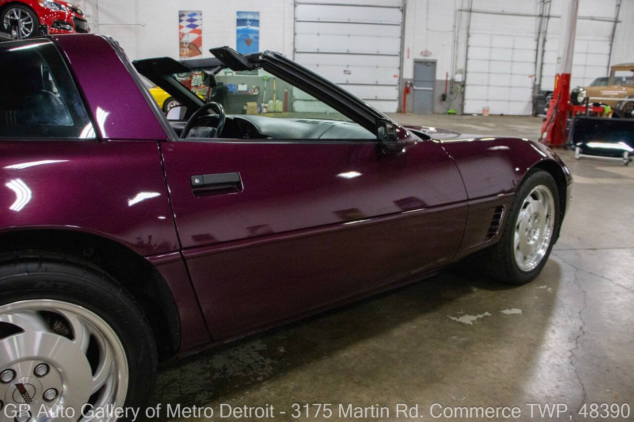 Used 1995 Chevrolet Corvette Coupe RWD image 24