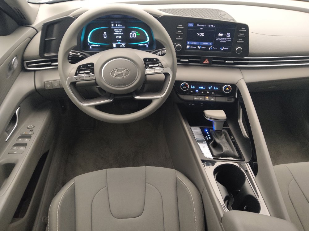 Used 2025 Hyundai Elantra Hybrid FWD image 22