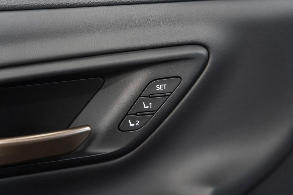 New 2025 Toyota Crown Signia image 41