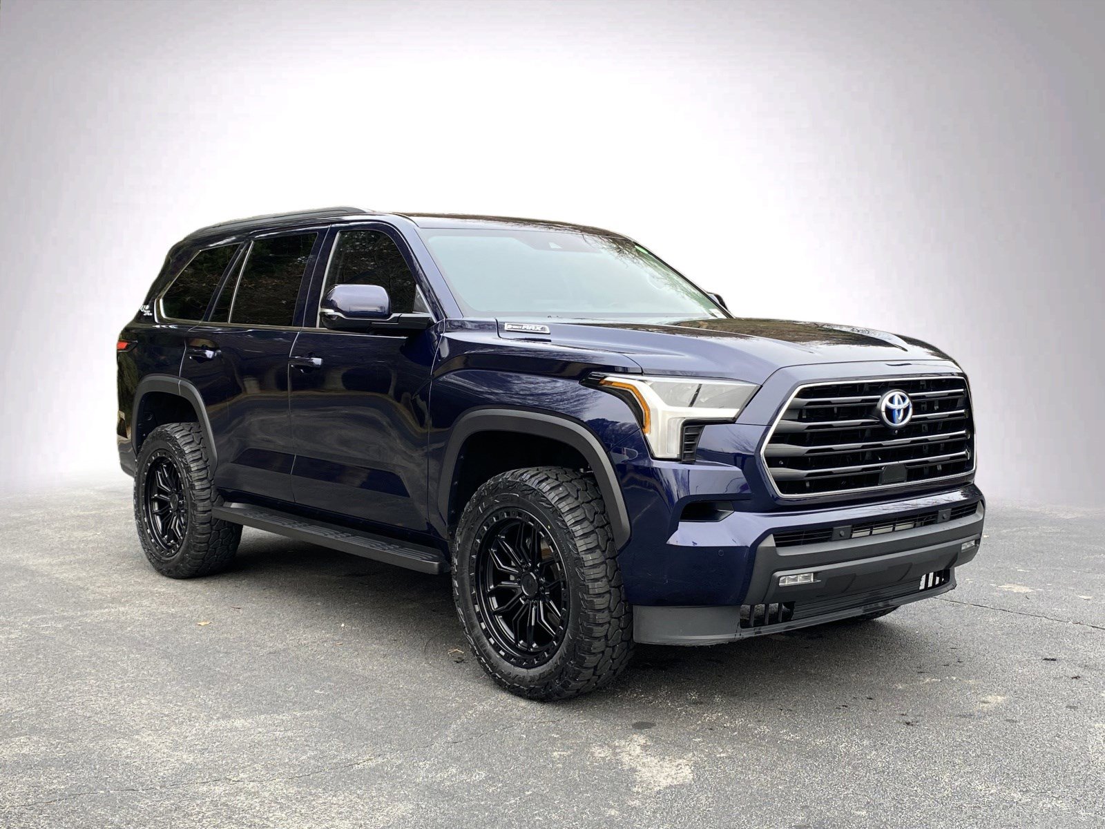 Used 2024 Toyota Sequoia SR5 w/ SR5 Premium Package AWD/4WD video 2