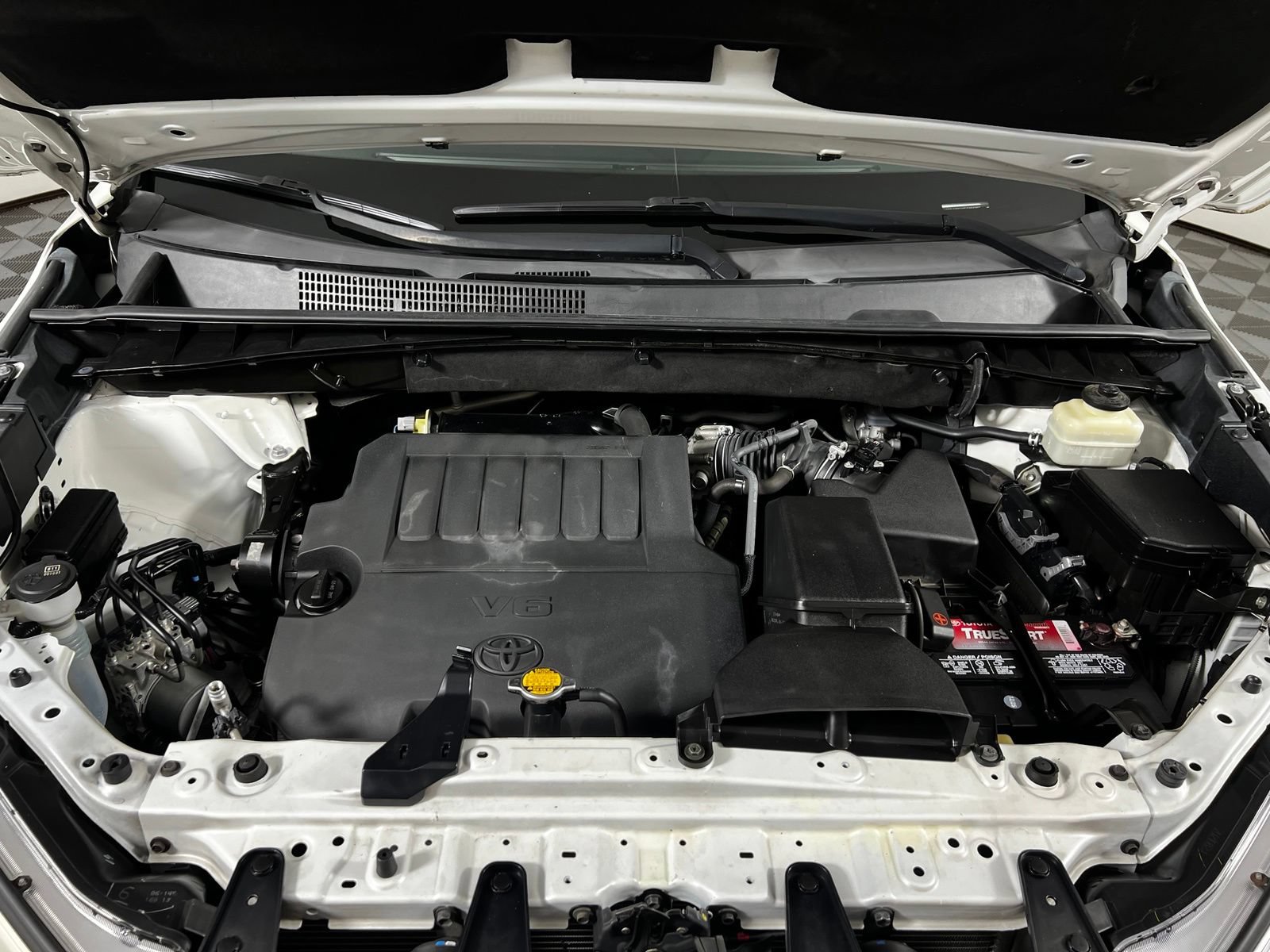 Used 2015 Toyota Highlander XLE AWD/4WD image 9