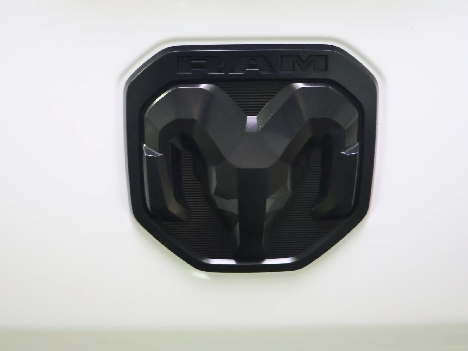 Used 2024 RAM 1500 Laramie AWD/4WD image 8