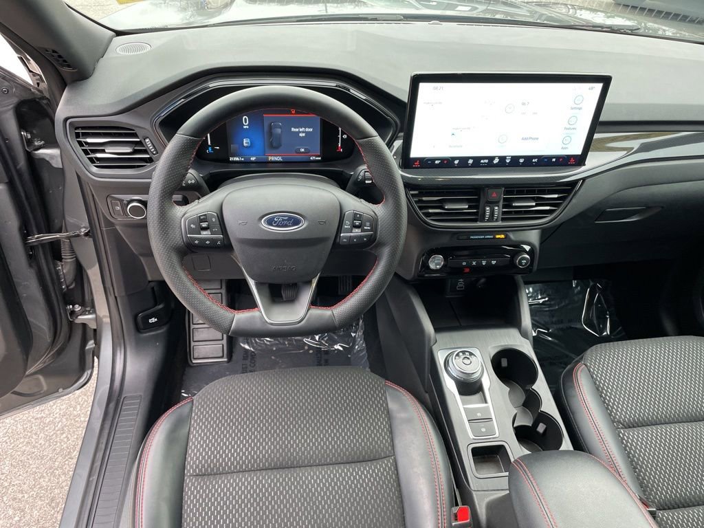Used 2025 Ford Escape ST-Line w/ Equipment Group 301A image 24
