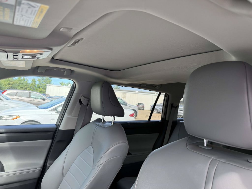 Used 2021 Toyota Highlander XLE AWD/4WD image 12