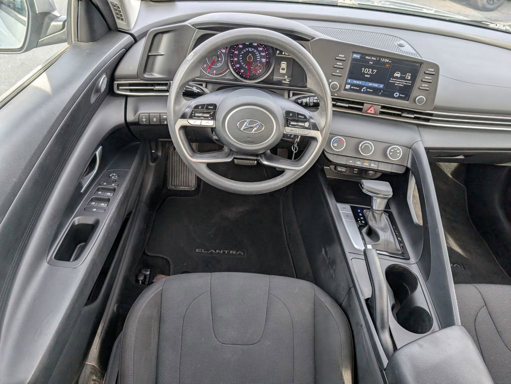Used 2023 Hyundai Elantra SE image 10