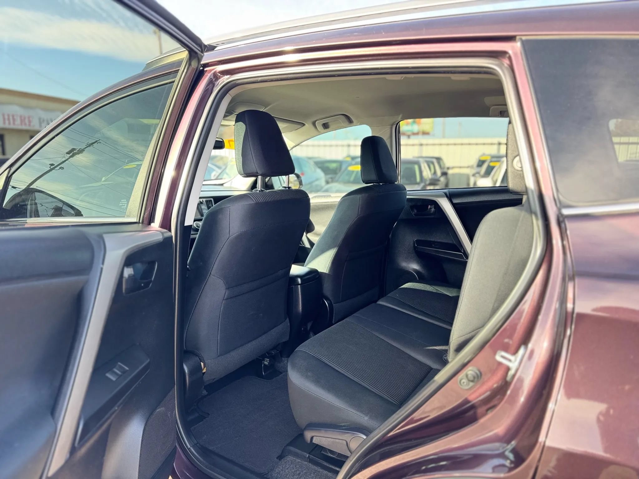 Used 2017 Toyota RAV4 LE FWD image 25