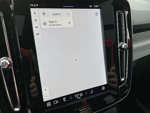 Used 2025 Volvo XC40 B5 Plus image 25