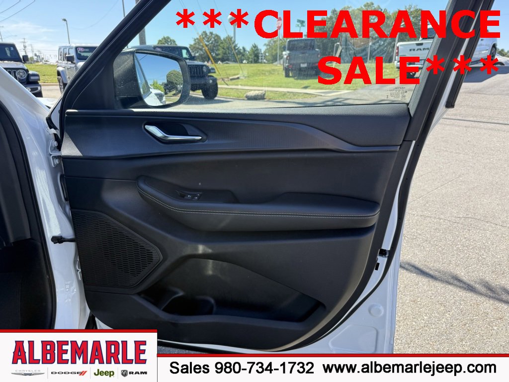 Used 2024 Jeep Grand Cherokee L Laredo w/ Luxury Tech Group I image 30