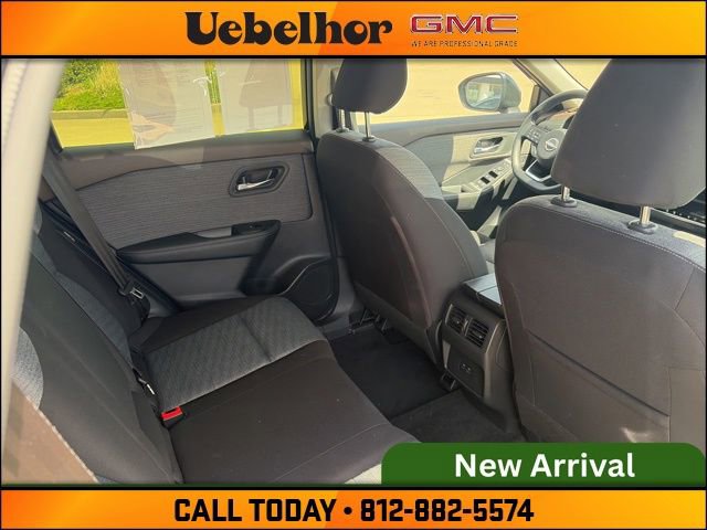 Used 2023 Nissan Rogue SV image 18