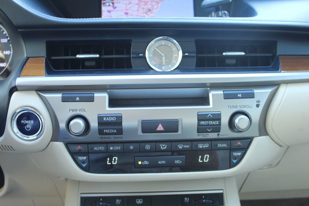 Used 2014 Lexus ES 300h w/ Luxury Package w/Bamboo Trim FWD image 18