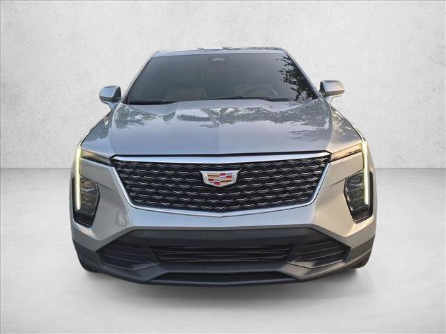 Used 2024 Cadillac XT4 Luxury w/ Cold Weather Package FWD image 2
