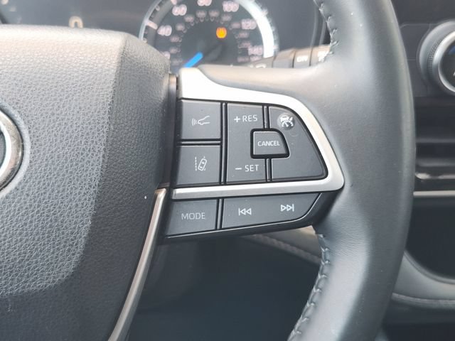 Used 2024 Toyota Highlander LE AWD/4WD image 23