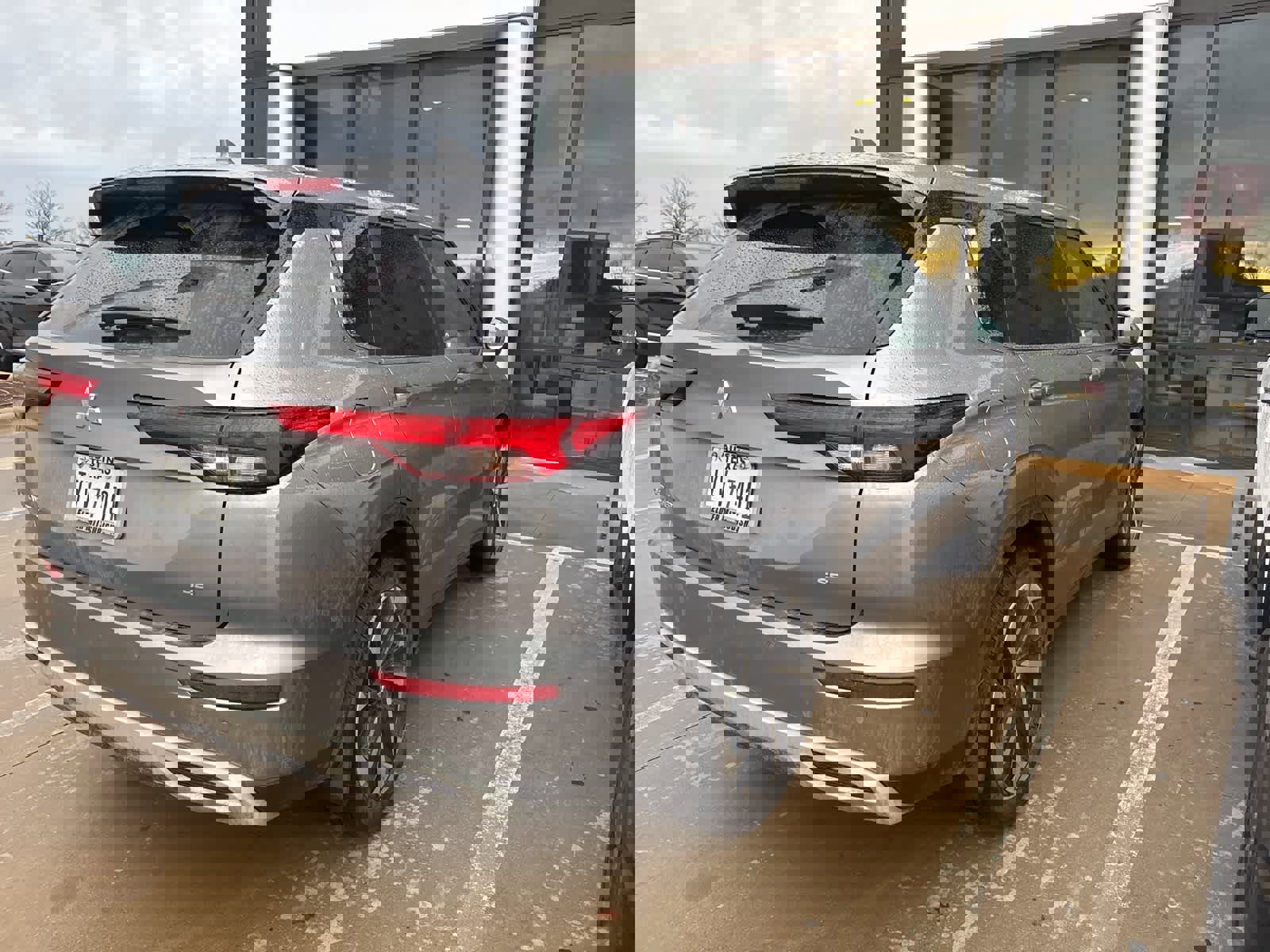 Used 2024 Mitsubishi Outlander SE image 4