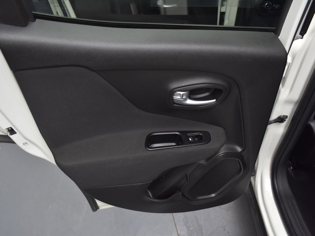 Used 2021 Jeep Renegade Latitude AWD/4WD image 17