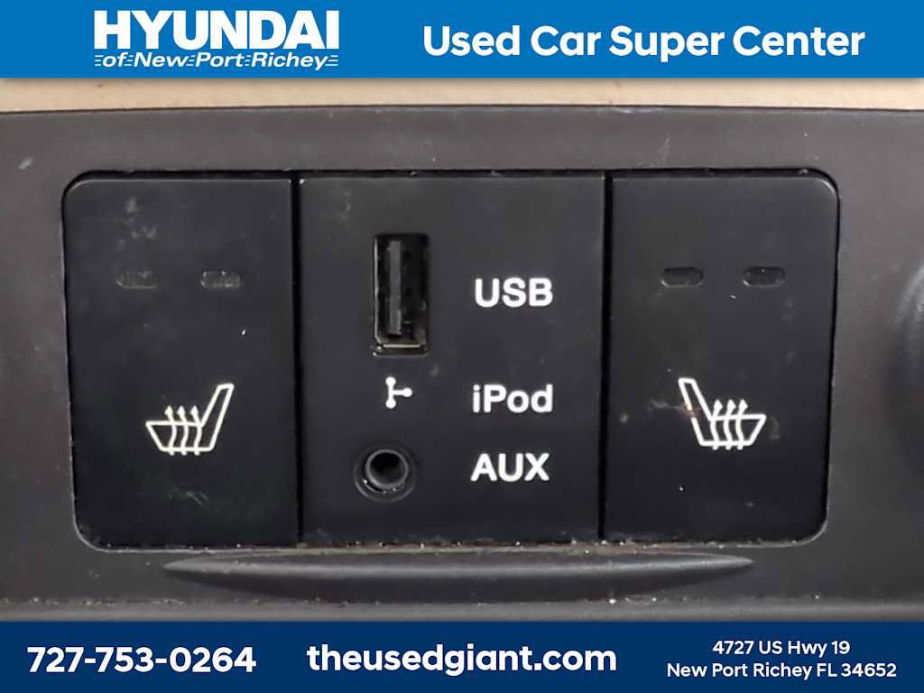 Used 2011 Hyundai Santa Fe Limited FWD image 23