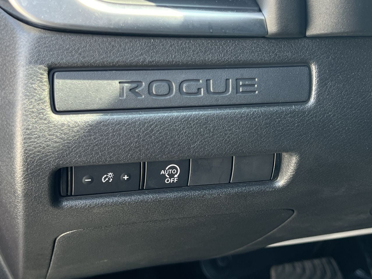 Used 2025 Nissan Rogue S FWD image 10