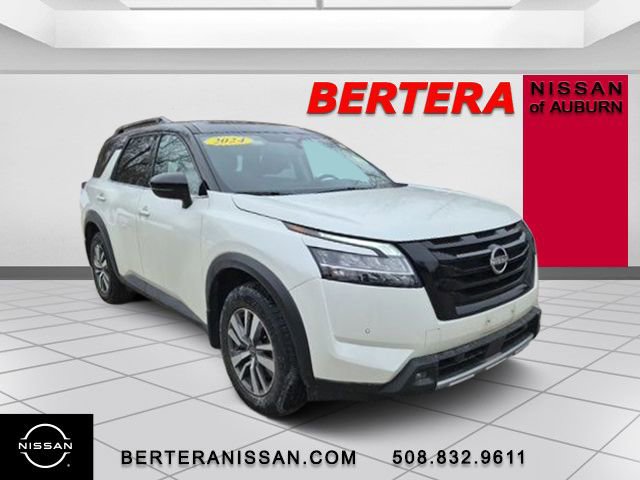 Used 2024 Nissan Pathfinder SL w/ Black Appearance Package AWD/4WD image 4