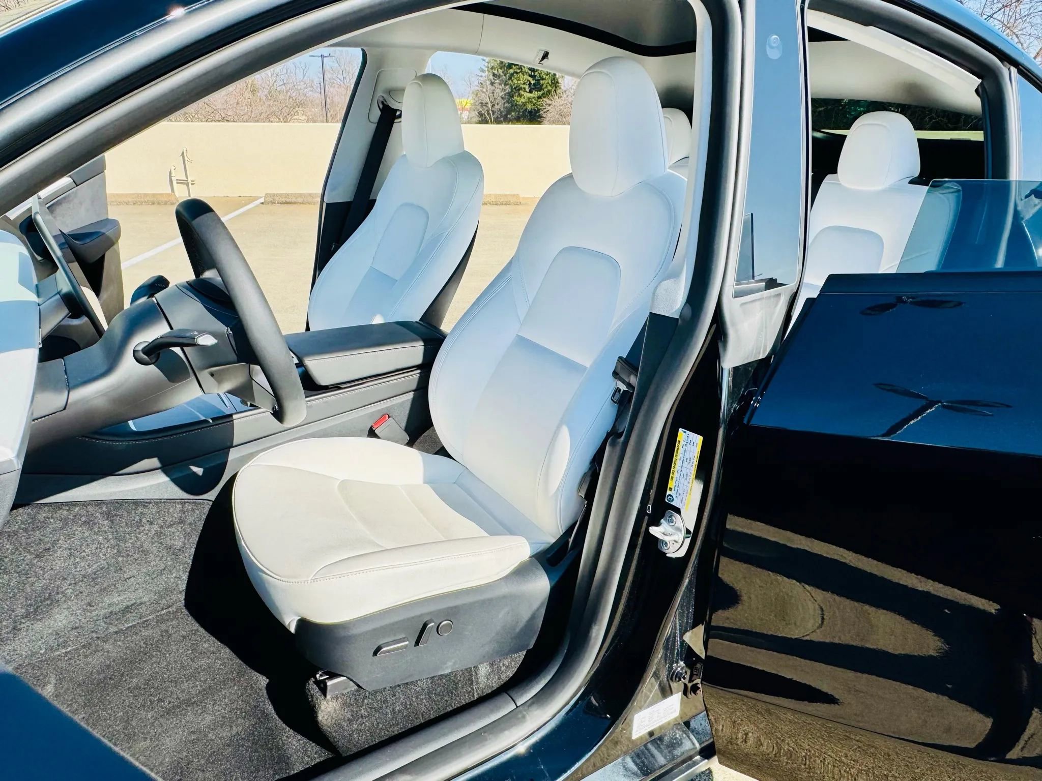 Used 2023 Tesla Model Y Performance image 21