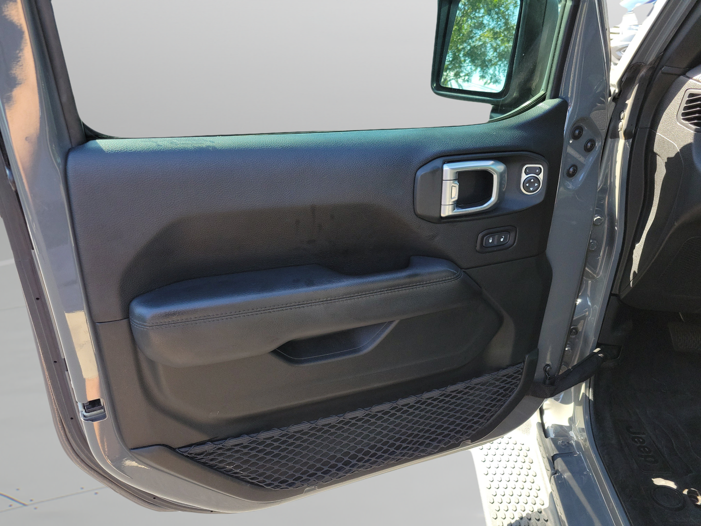 Used 2020 Jeep Wrangler Unlimited Sahara AWD/4WD image 6