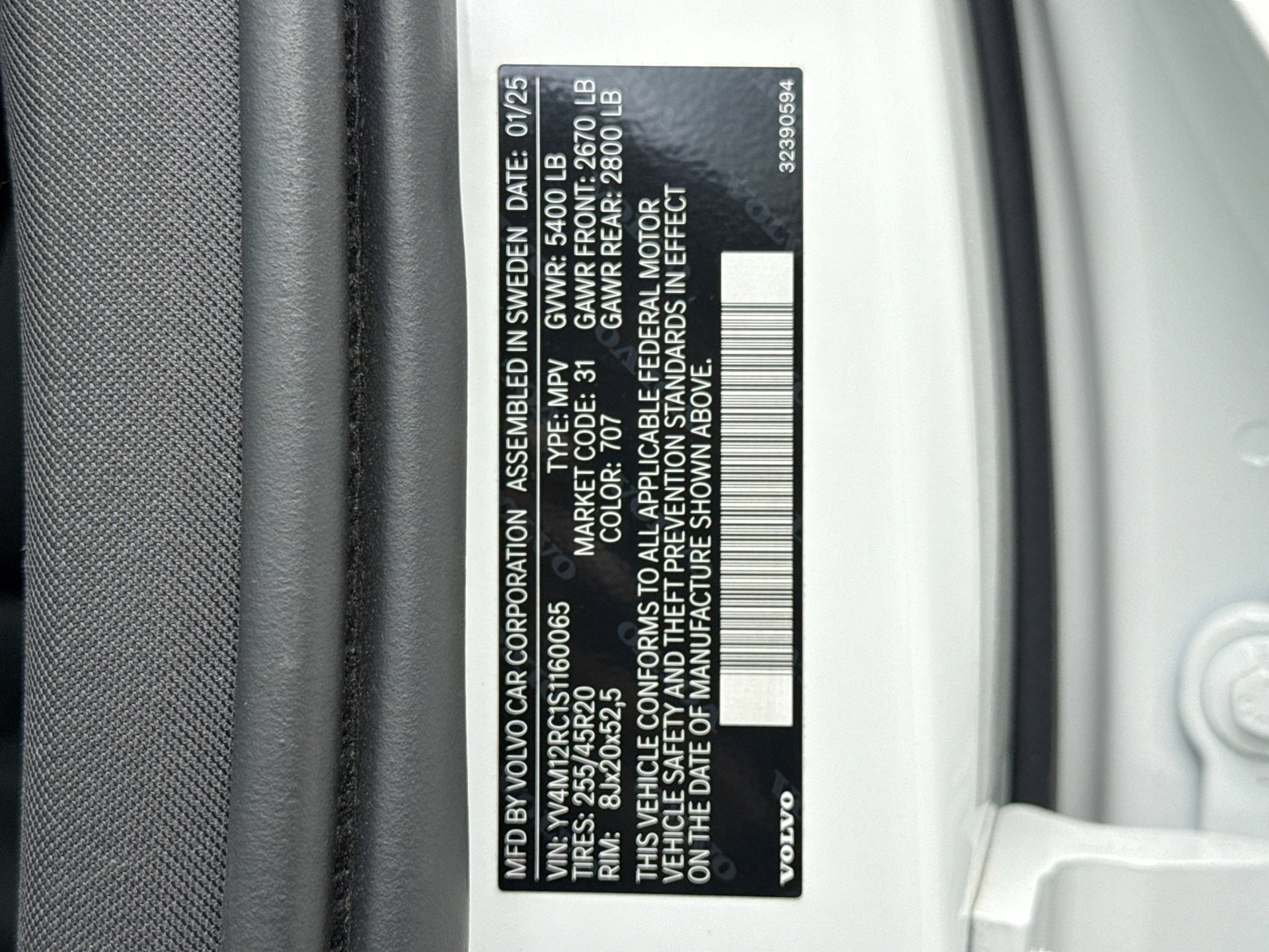 Used 2025 Volvo XC60 B5 Plus image 25