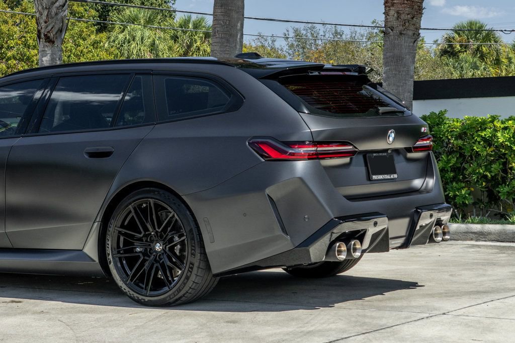 Used 2025 BMW M5 Touring image 5