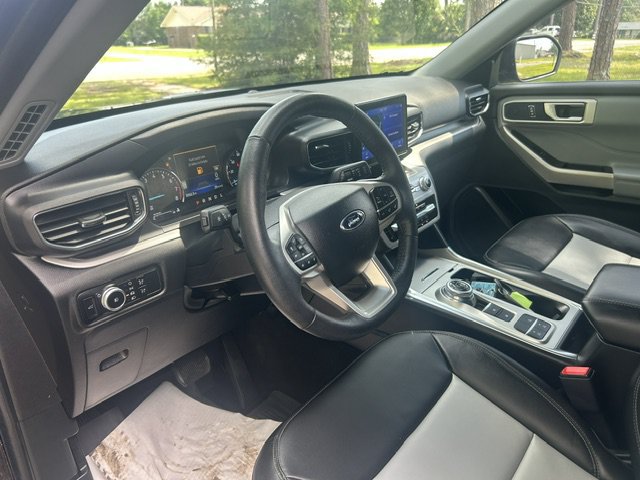 Used 2023 Ford Explorer XLT w/ Equipment Group 202A RWD image 19