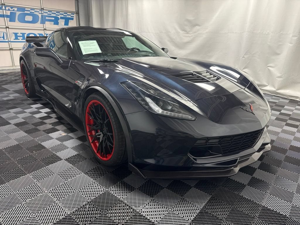 Used 2015 Chevrolet Corvette Z06 w/ 3LZ Preferred Equipment Group RWD image 3