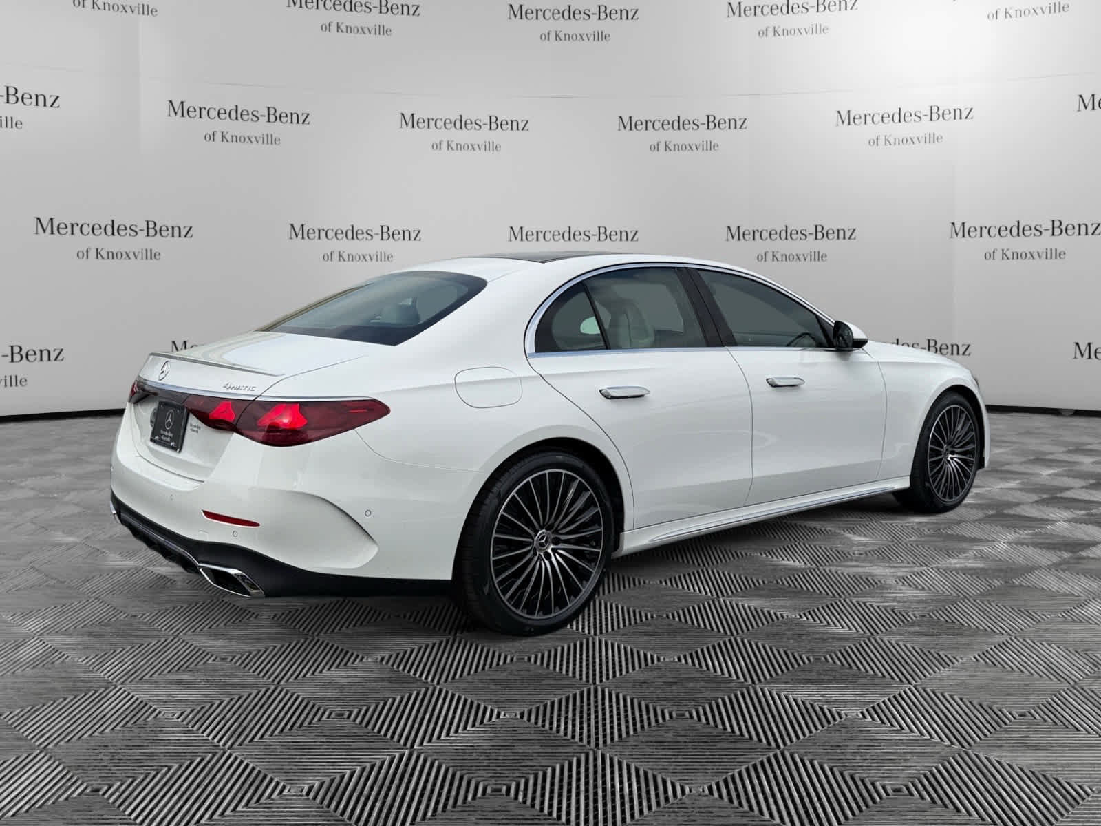 Used 2026 Mercedes-Benz E 350 4MATIC Sedan image 5